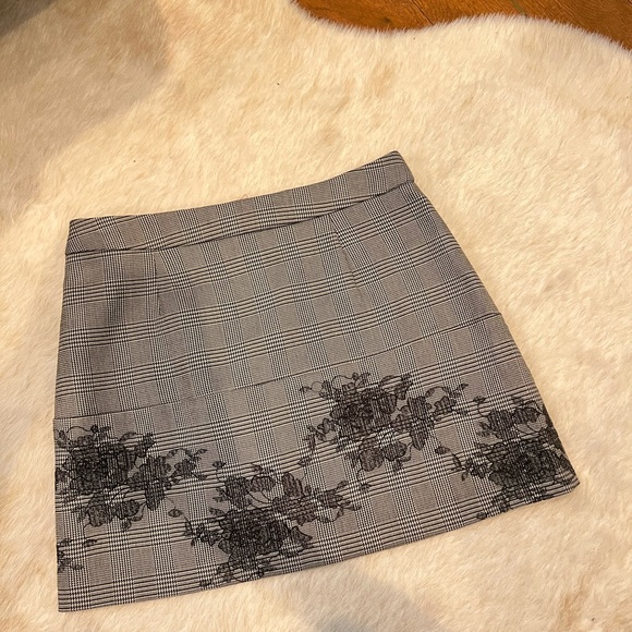 Zara - Floral print mini skirt - Picture 9 of 11